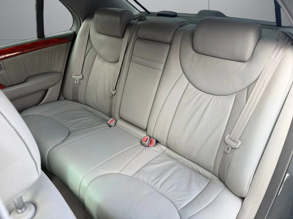 2005 Lexus LS 3rd Gen - Image 14 of 22