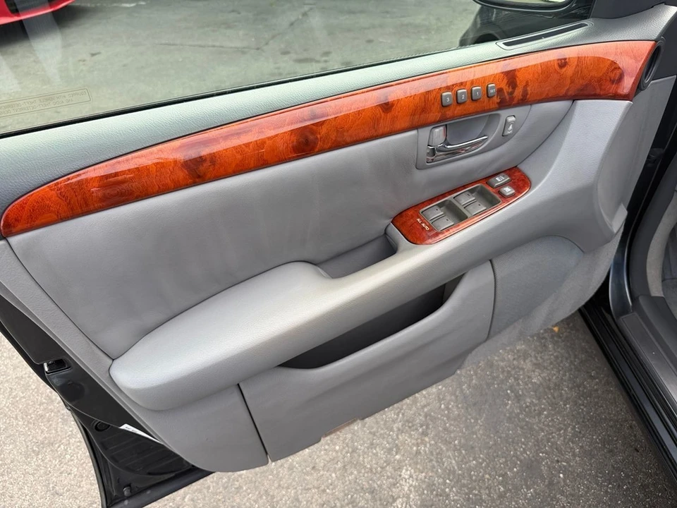 2005 Lexus LS 3rd Gen - Image 6 of 22