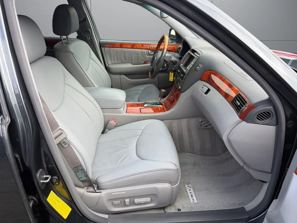 2005 Lexus LS 3rd Gen - Image 12 of 22