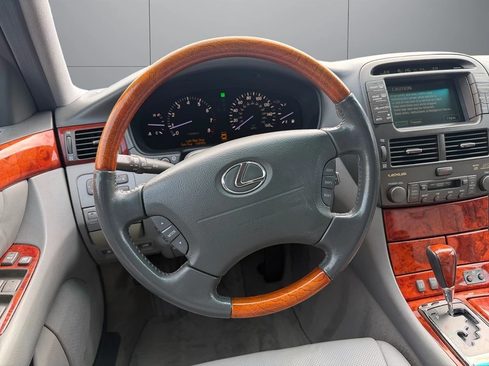 2005 Lexus LS 3rd Gen - Image 9 of 22
