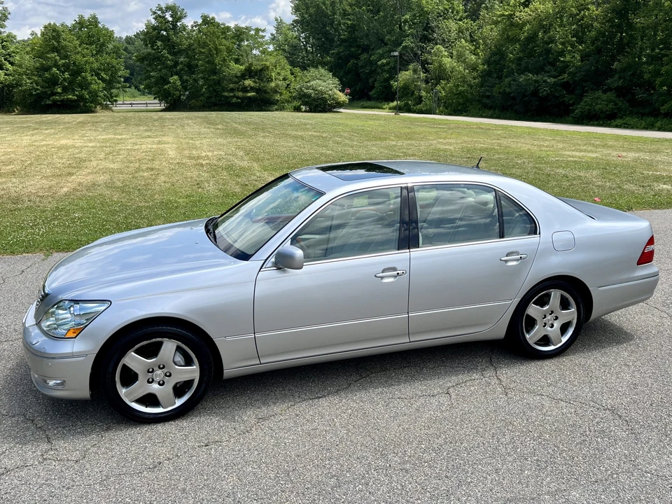 2005 Lexus LS 3rd Gen - Image 3 of 31