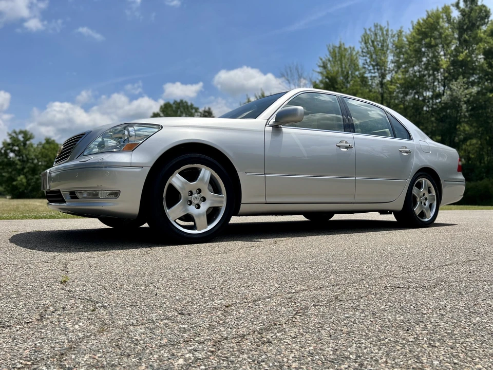 2005 Lexus LS 3rd Gen - Image 4 of 31