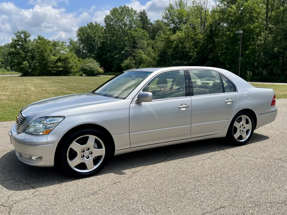 2005 Lexus LS 3rd Gen - Image 5 of 31