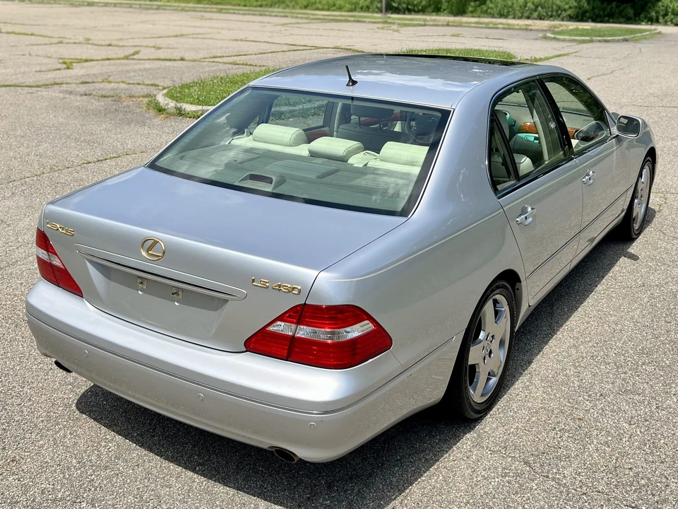 2005 Lexus LS 3rd Gen - Image 28 of 31
