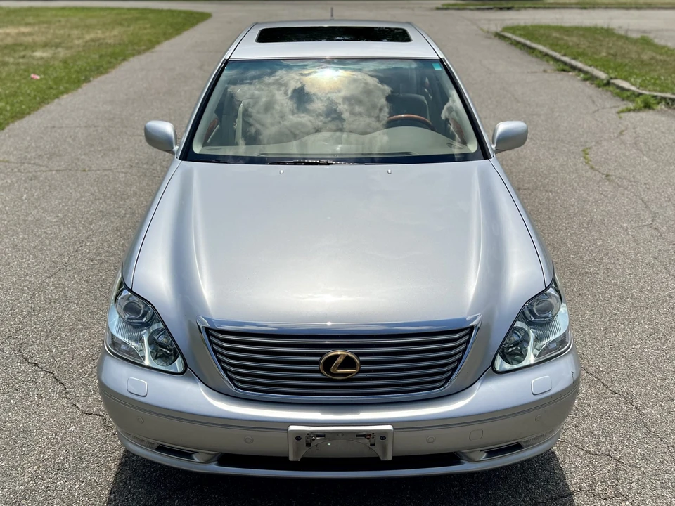 2005 Lexus LS 3rd Gen - Image 12 of 31