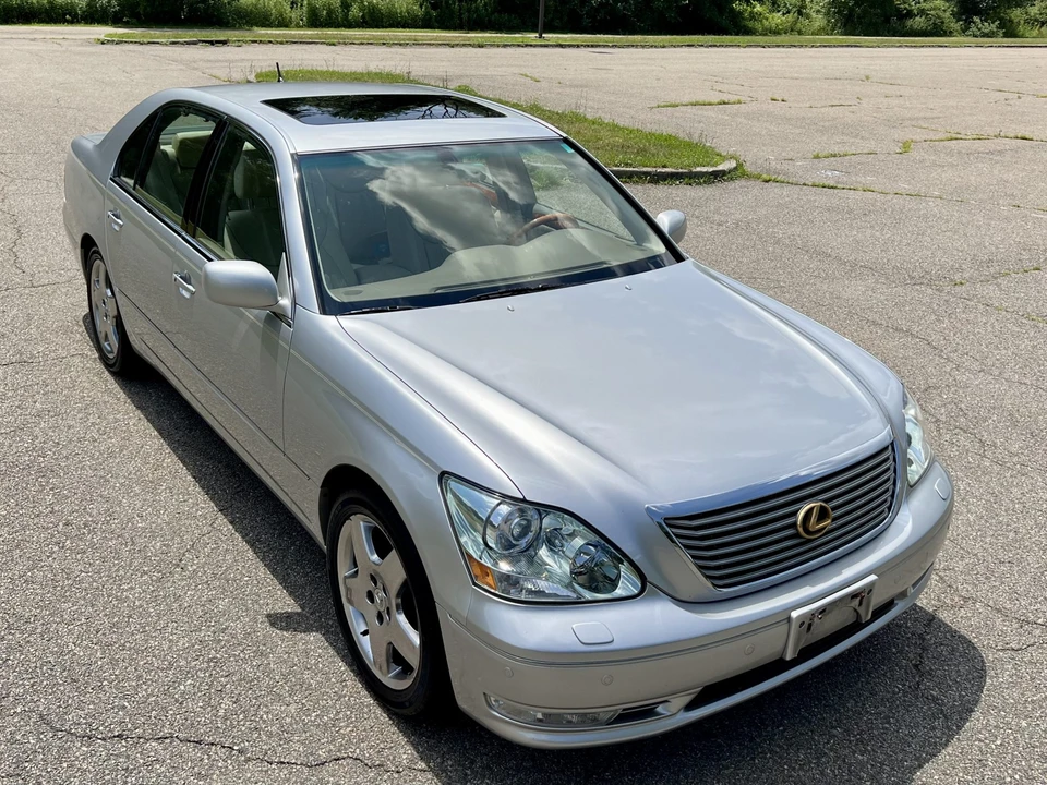 2005 Lexus LS 3rd Gen - Image 16 of 31