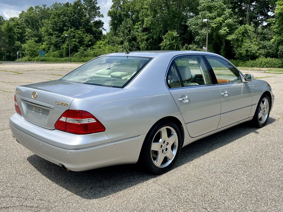 2005 Lexus LS 3rd Gen - Image 26 of 31