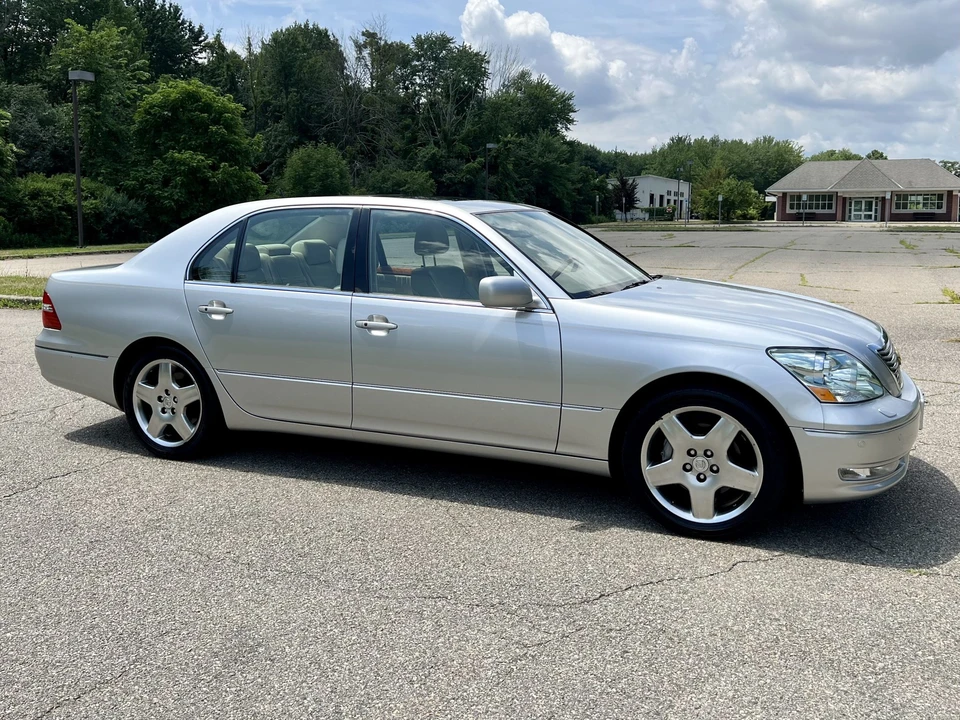 2005 Lexus LS 3rd Gen - Image 20 of 31
