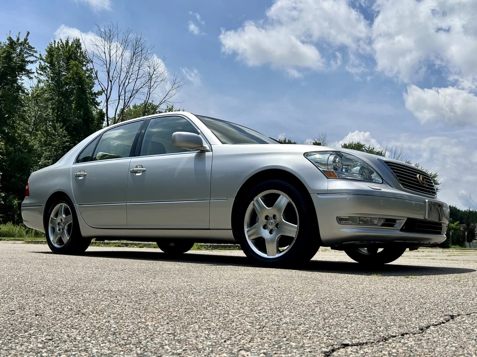 2005 Lexus LS 3rd Gen - Image 19 of 31