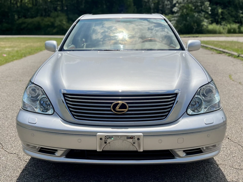 2005 Lexus LS 3rd Gen - Image 11 of 31