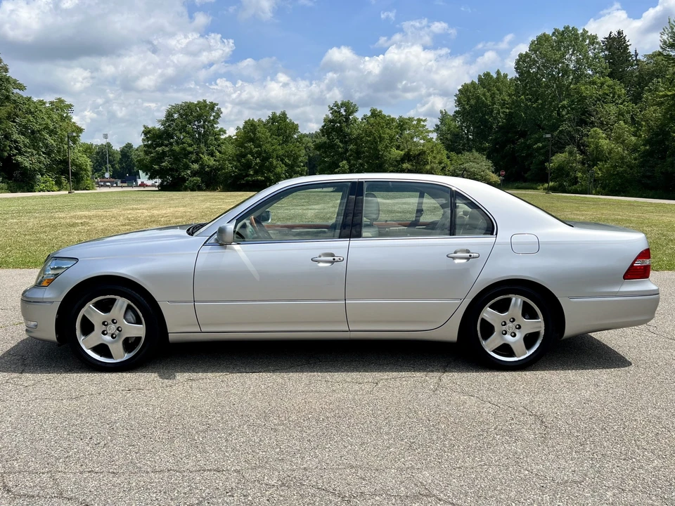 2005 Lexus LS 3rd Gen - Image 2 of 31