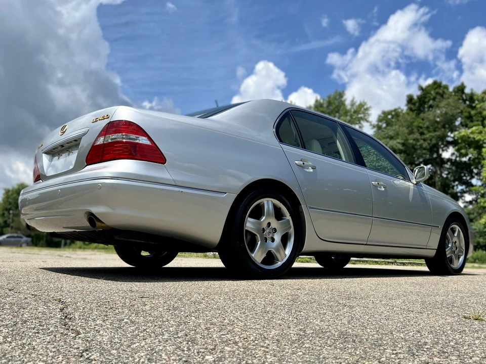 2005 Lexus LS 3rd Gen - Image 27 of 31