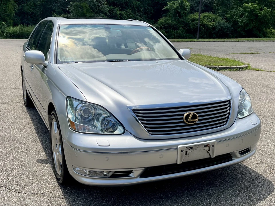 2005 Lexus LS 3rd Gen - Image 15 of 31