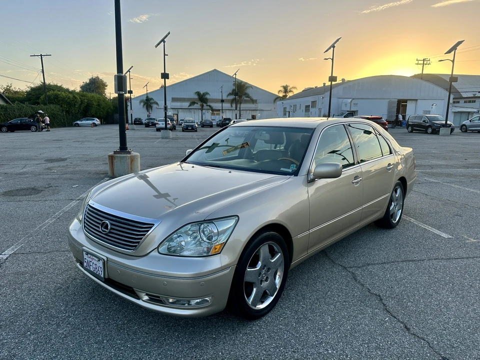 2005 Lexus LS 3rd Gen - Image 18 of 31