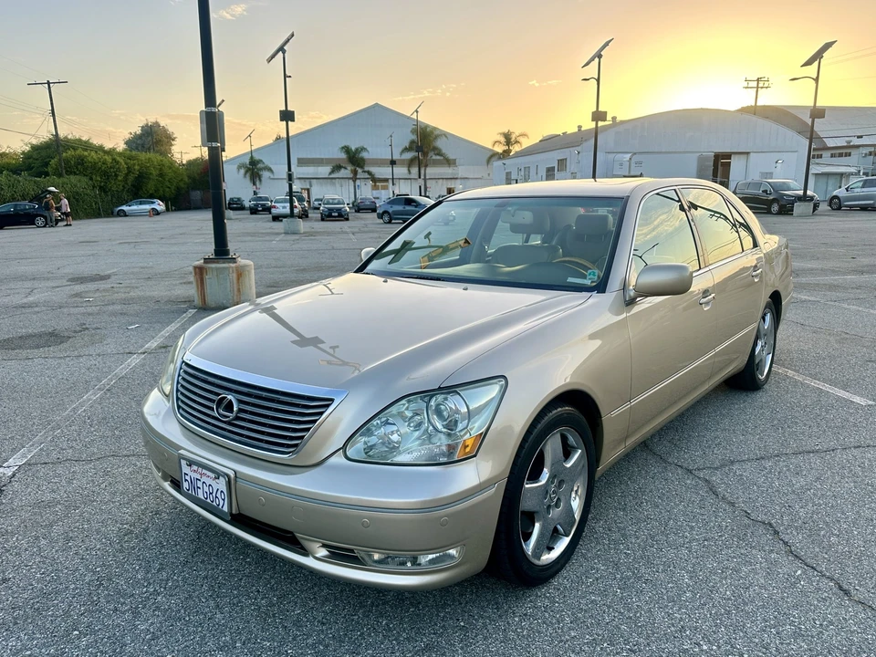 2005 Lexus LS 3rd Gen - Image 19 of 31
