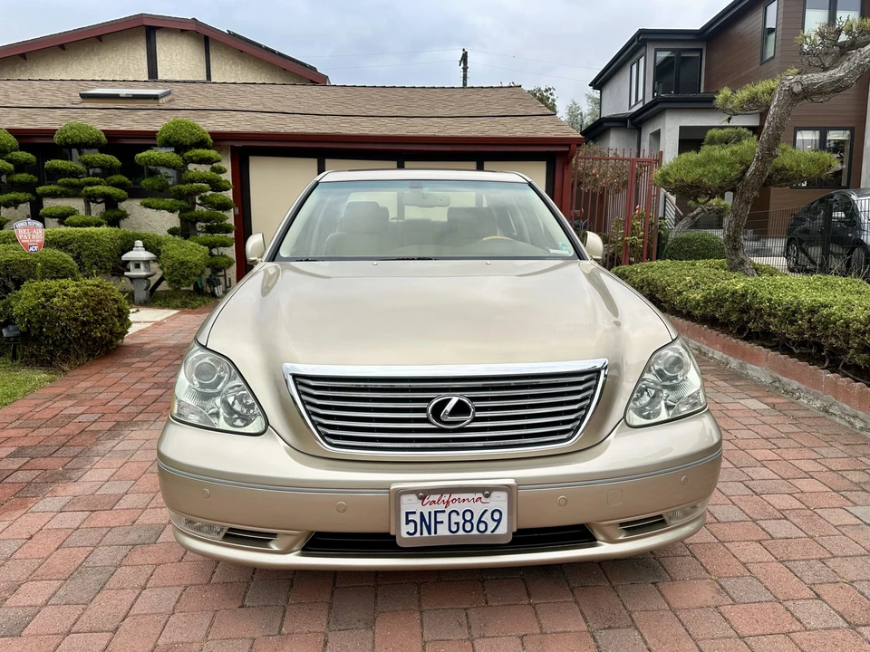 2005 Lexus LS 3rd Gen - Image 3 of 31