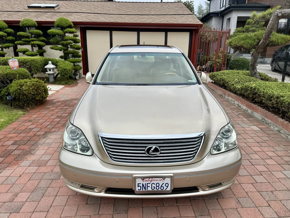 2005 Lexus LS 3rd Gen - Image 4 of 31
