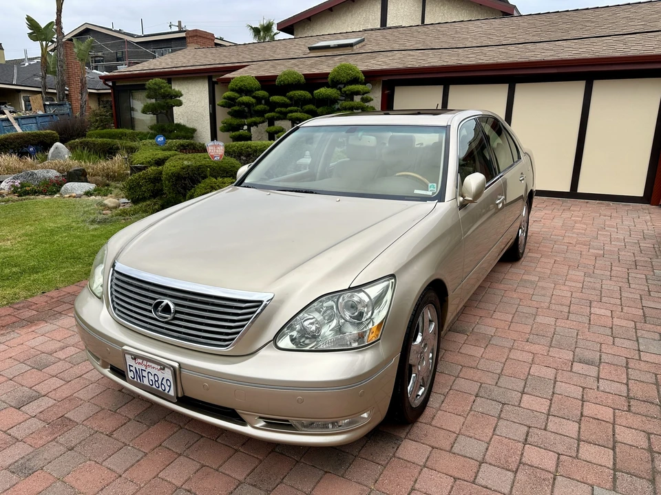 2005 Lexus LS 3rd Gen - Image 2 of 31