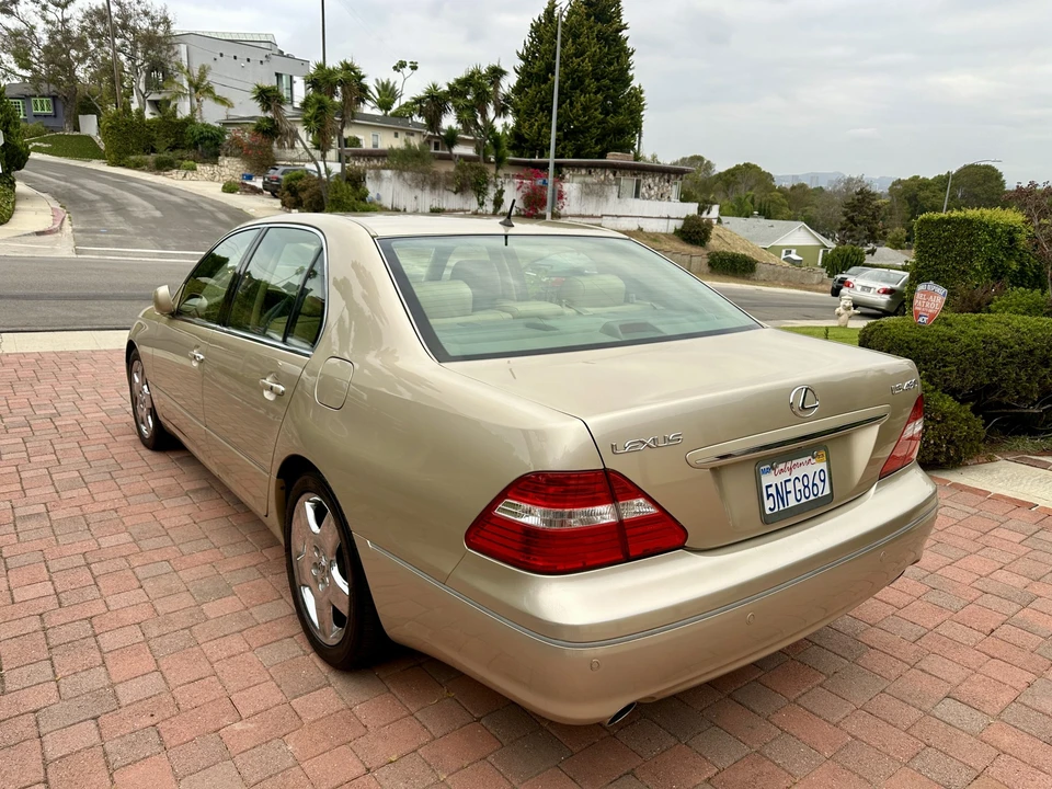 2005 Lexus LS 3rd Gen - Image 15 of 31