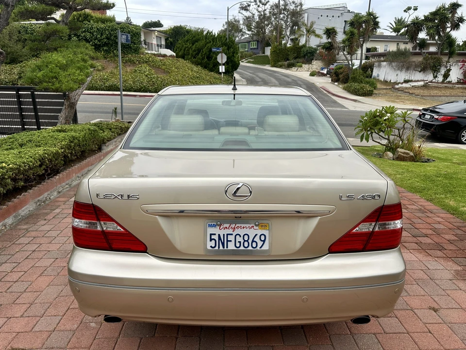 2005 Lexus LS 3rd Gen - Image 10 of 31