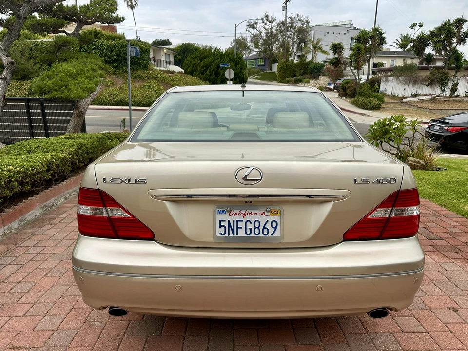 2005 Lexus LS 3rd Gen - Image 12 of 31