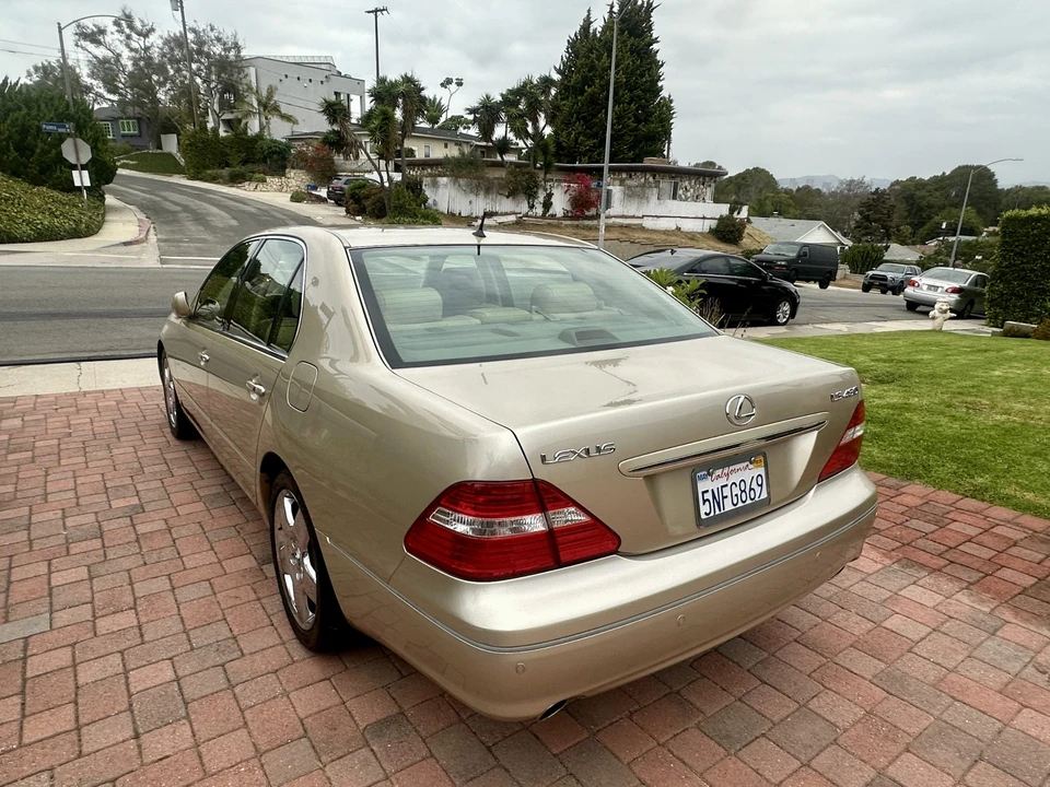 2005 Lexus LS 3rd Gen - Image 14 of 31