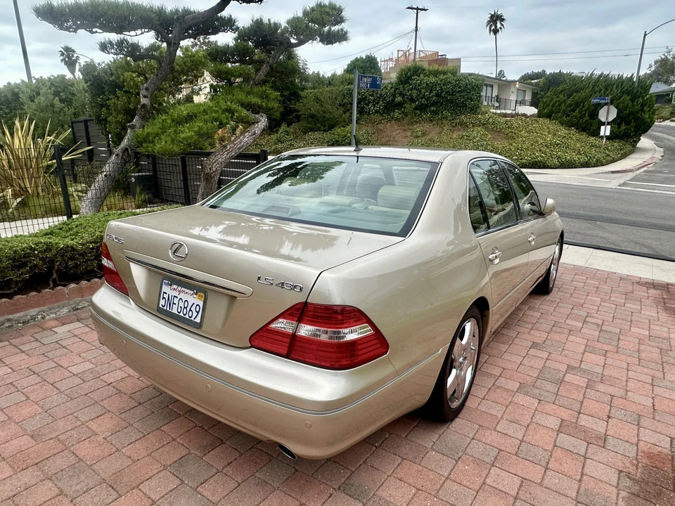 2005 Lexus LS 3rd Gen - Image 9 of 31