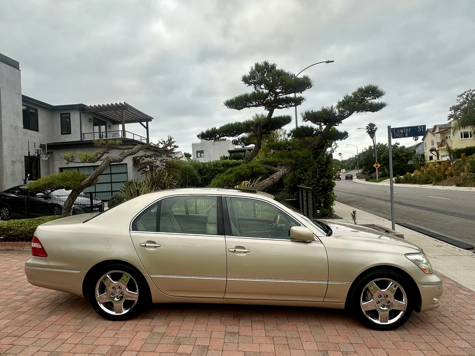 2005 Lexus LS 3rd Gen - Image 7 of 31