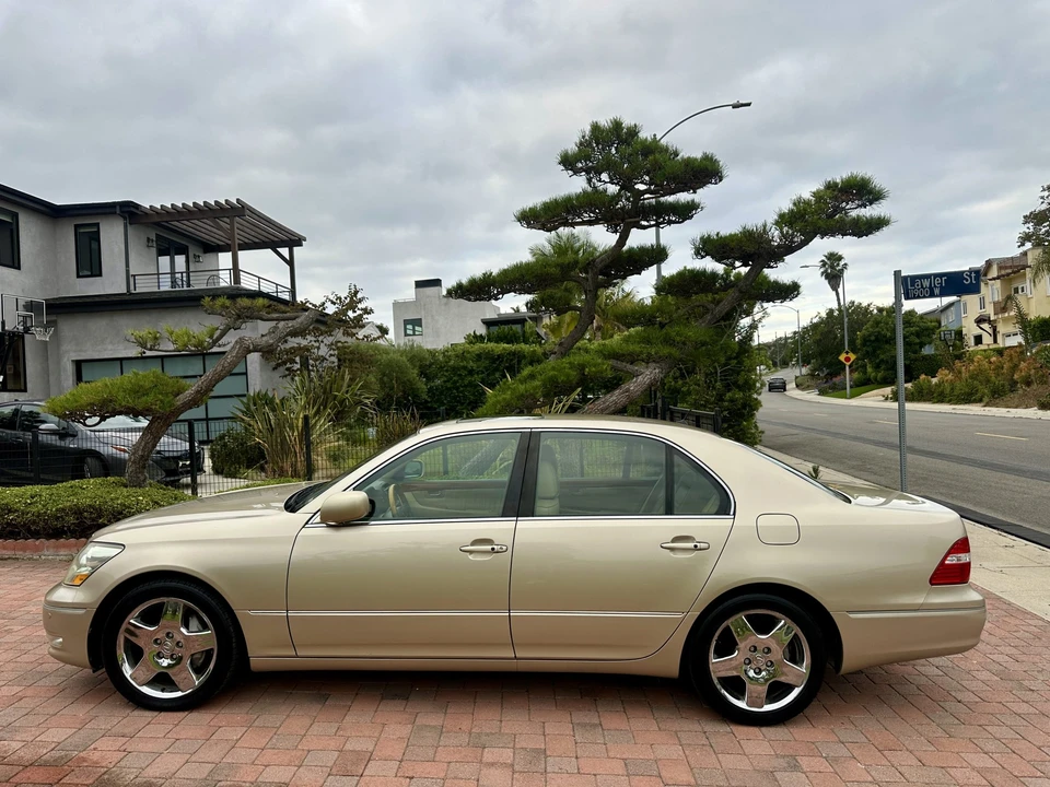2005 Lexus LS 3rd Gen - Image 17 of 31