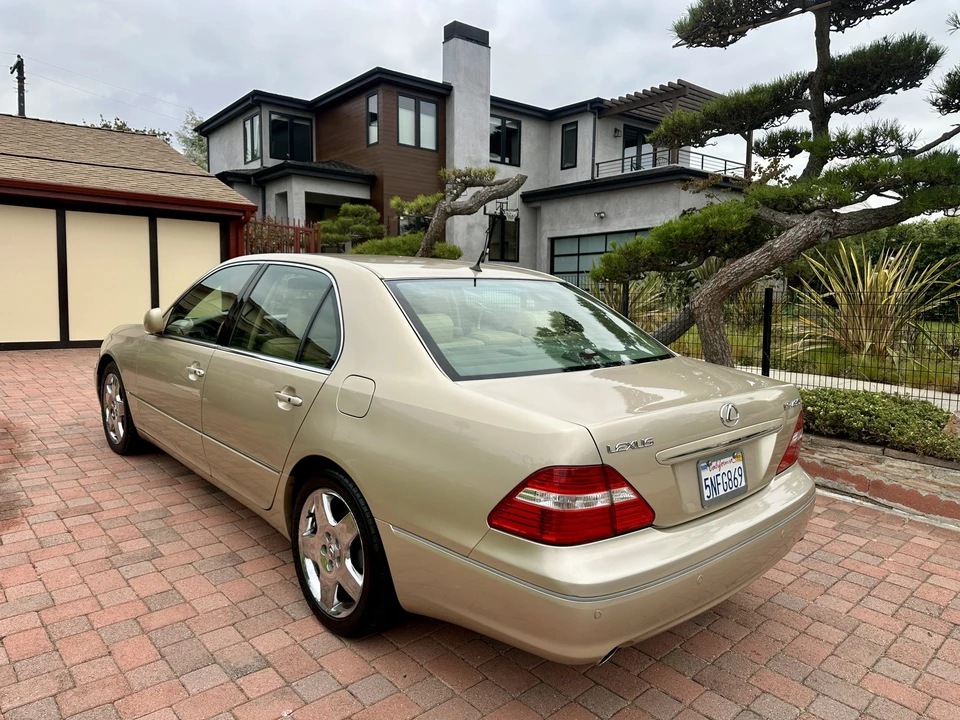2005 Lexus LS 3rd Gen - Image 16 of 31