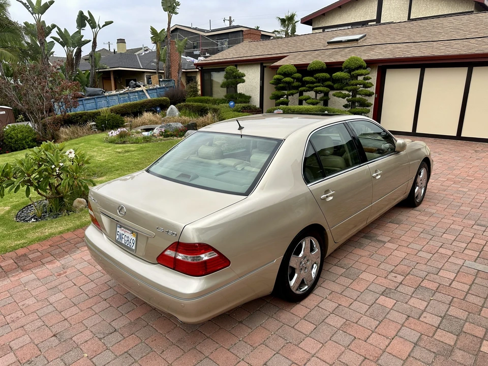 2005 Lexus LS 3rd Gen - Image 8 of 31