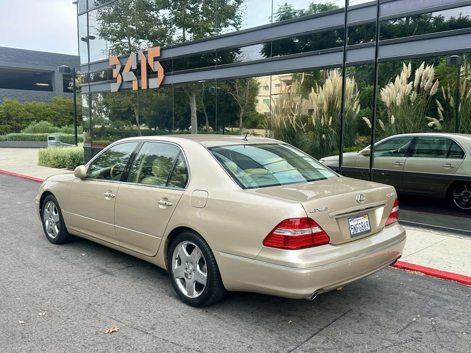 2005 Lexus LS 3rd Gen - Image 25 of 31