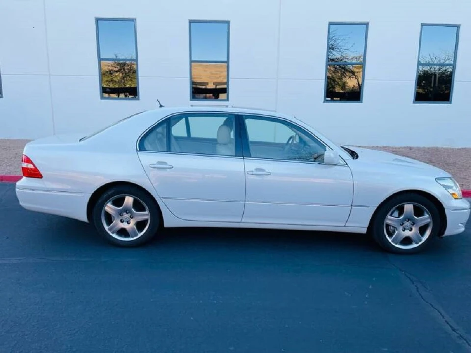 2005 Lexus LS 3rd Gen - Image 20 of 31