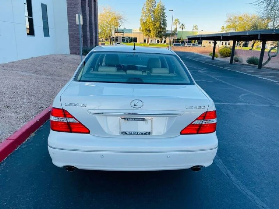 2005 Lexus LS 3rd Gen - Image 22 of 31