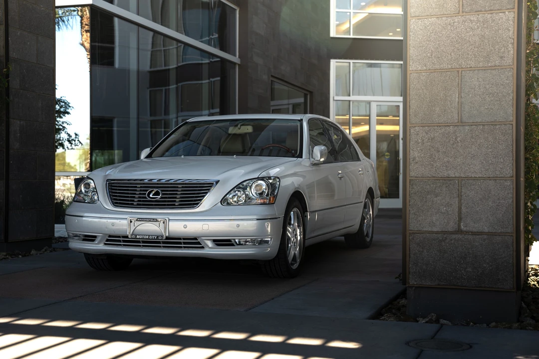 2005 Lexus LS 3rd Gen - Image 13 of 31