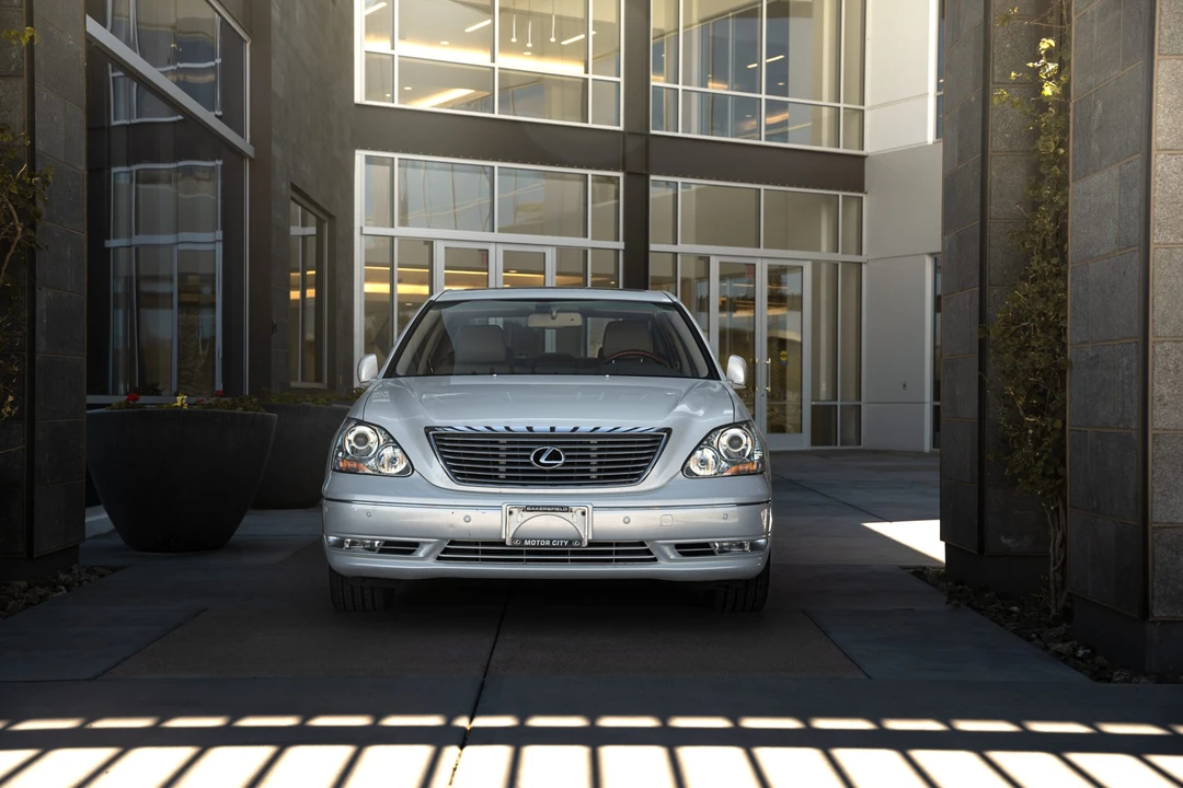 2005 Lexus LS 3rd Gen - Image 17 of 31