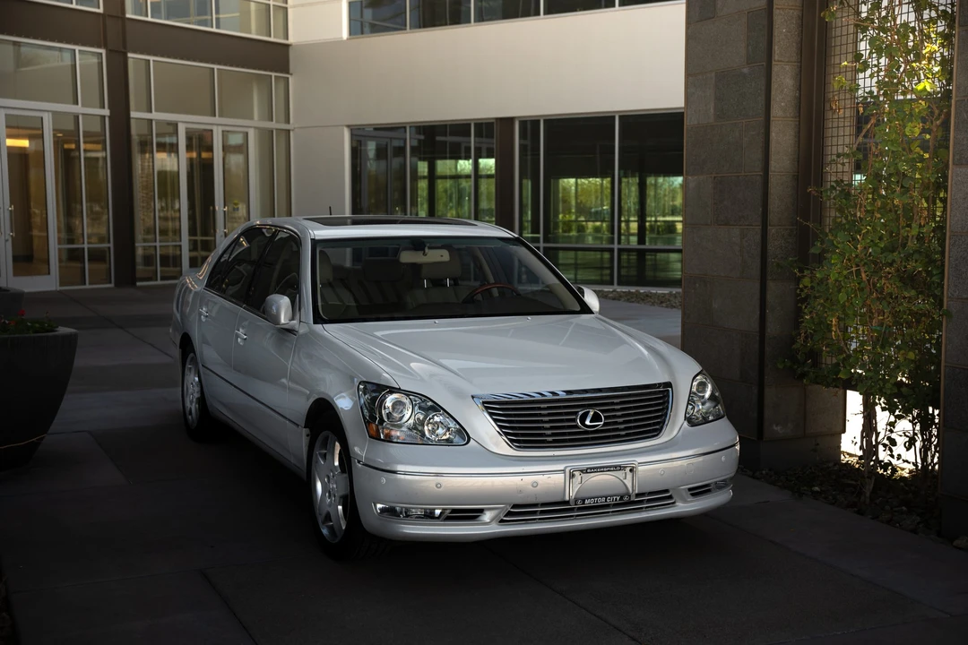 2005 Lexus LS 3rd Gen - Image 3 of 31