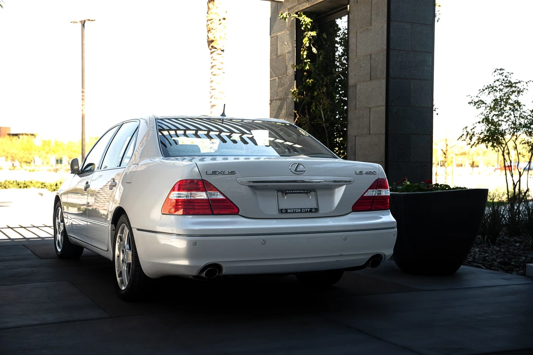 2005 Lexus LS 3rd Gen - Image 7 of 31