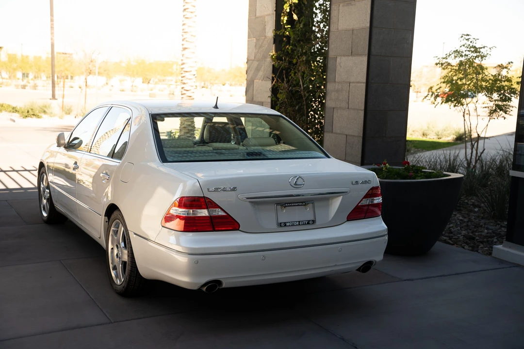 2005 Lexus LS 3rd Gen - Image 8 of 31