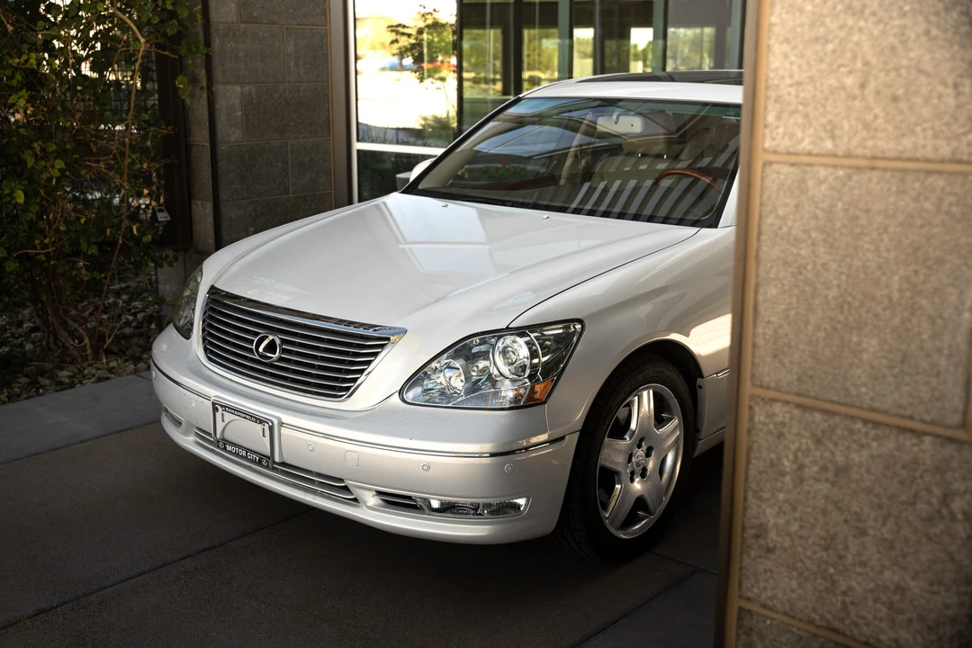 2005 Lexus LS 3rd Gen - Image 29 of 31