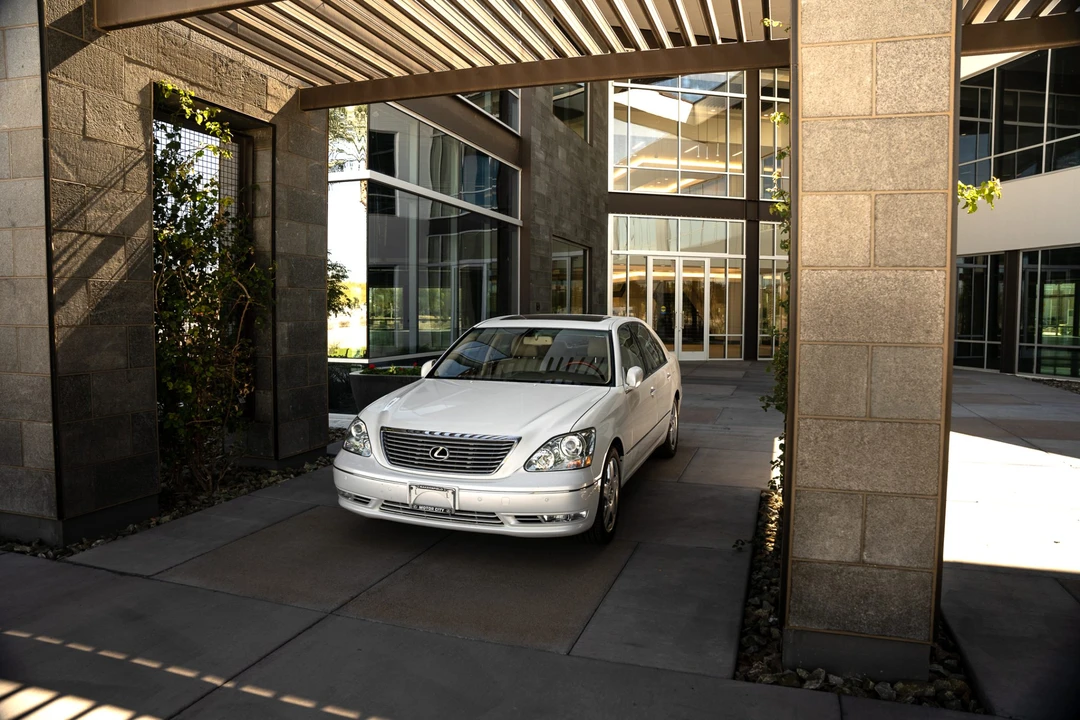 2005 Lexus LS 3rd Gen - Image 15 of 31