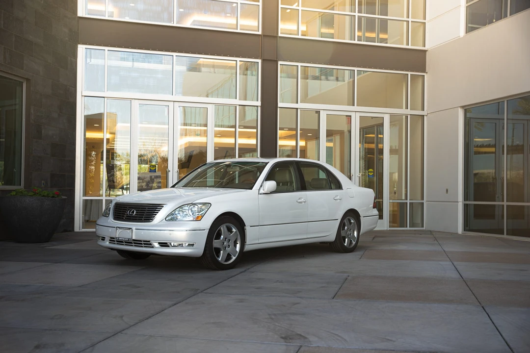 2005 Lexus LS 3rd Gen - Image 11 of 31