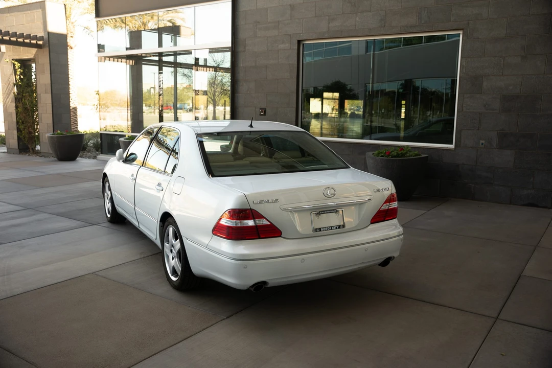 2005 Lexus LS 3rd Gen - Image 9 of 31