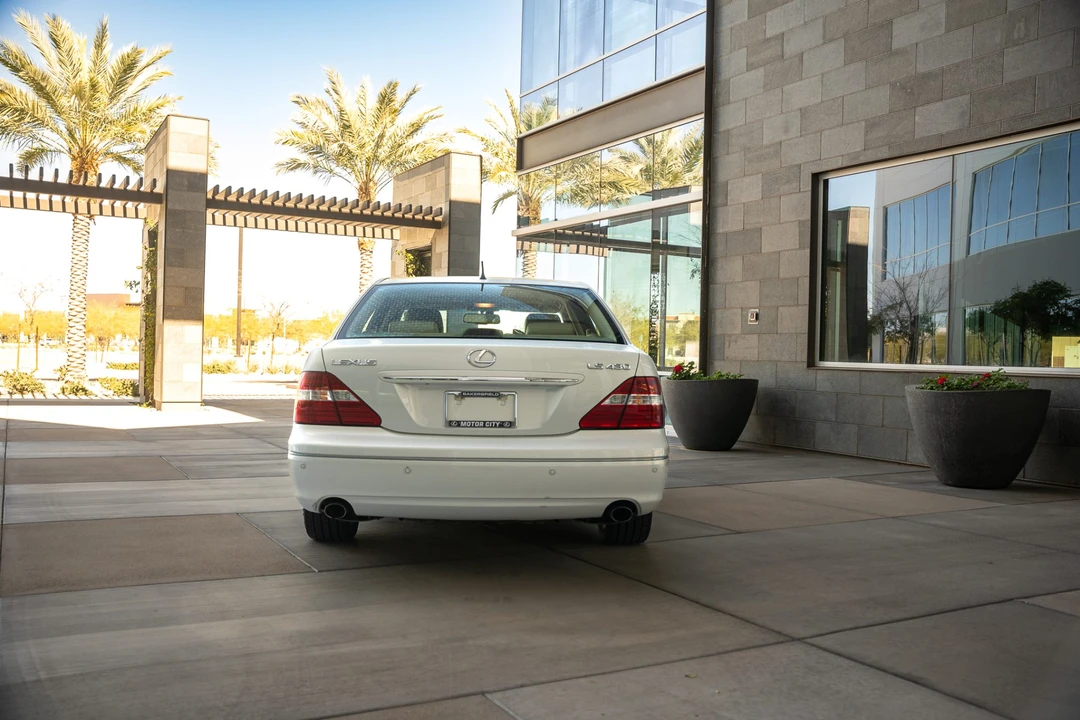 2005 Lexus LS 3rd Gen - Image 6 of 31