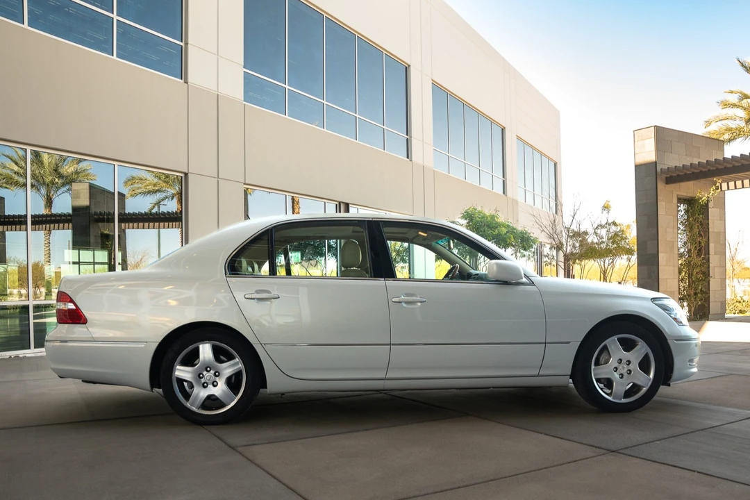 2005 Lexus LS 3rd Gen - Image 4 of 31