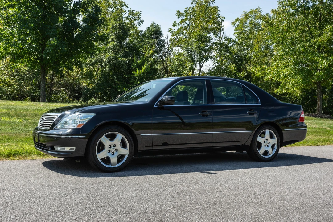 2005 Lexus LS 3rd Gen - Image 16 of 31