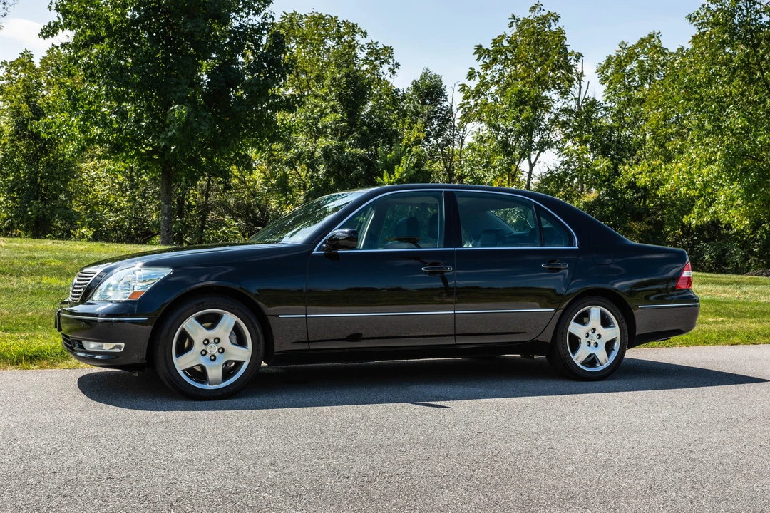2005 Lexus LS 3rd Gen - Image 17 of 31