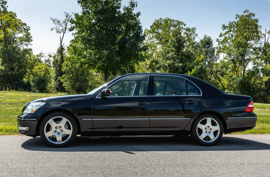 2005 Lexus LS 3rd Gen - Image 18 of 31