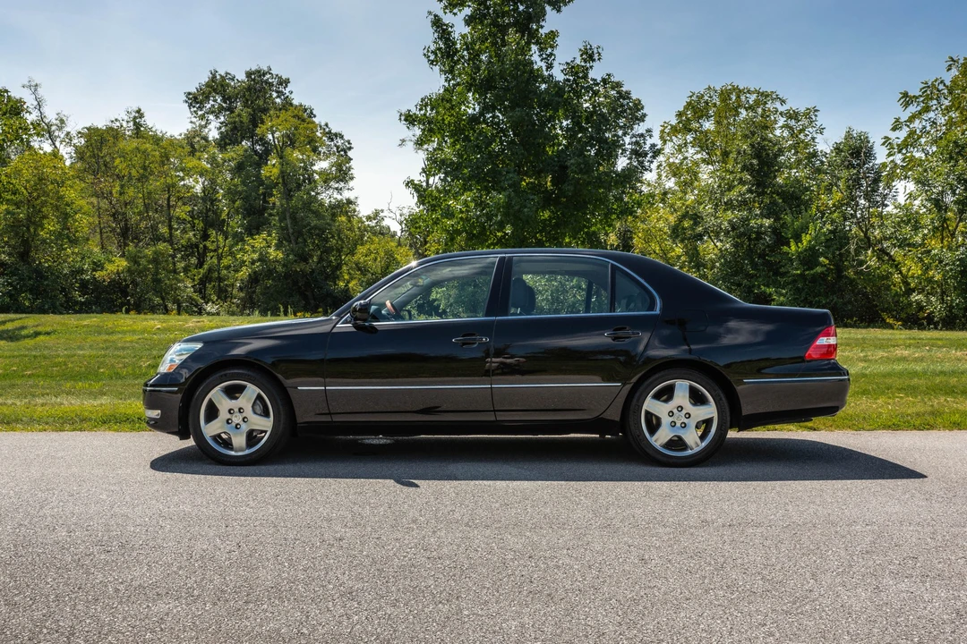 2005 Lexus LS 3rd Gen - Image 19 of 31