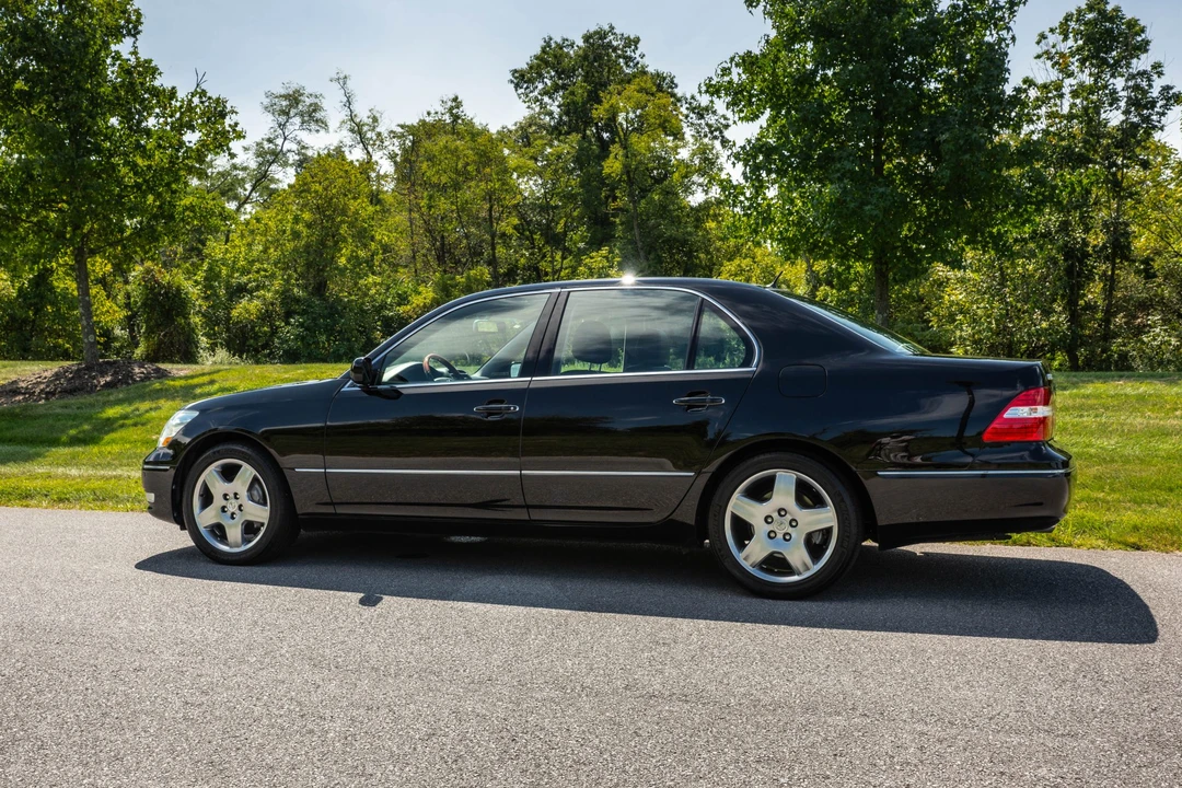 2005 Lexus LS 3rd Gen - Image 20 of 31